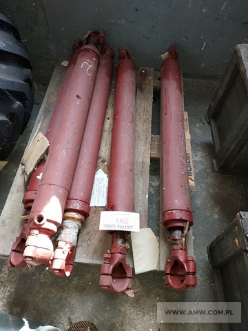 Części zamienne i akcesoria do sprzętu inż.-sap. - pakiet zawierający 48 poz. asort. (wg oddzielnego wykazu), w tym m.in.: chłodnice oleju, chłodnice wody, pompy olejowe, silnik spalinowy typ 166, zęby zrywarki itp. 